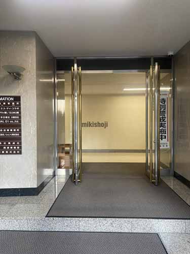 萬成ビル エントランス1