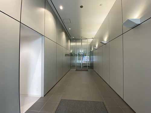 エスリードビル本町 エントランス2