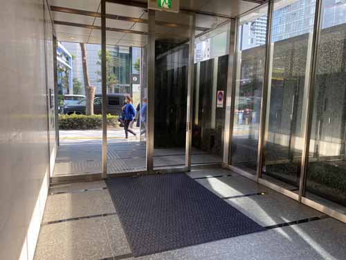 梅新スクエア エレベーターホール1