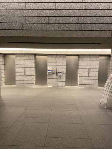 淀屋橋ミッドキューブ エントランス4