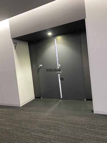 淀屋橋ミッドキューブ エレベーターホール2