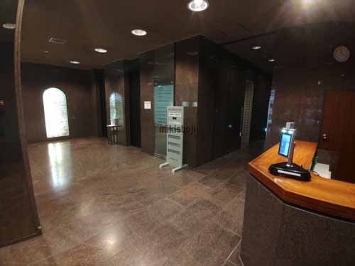 キング大阪ビル エントランス1