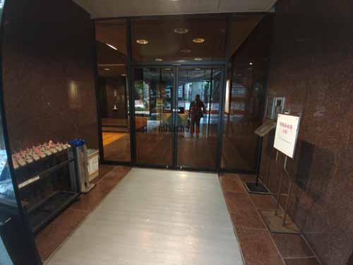 キング大阪ビル エントランス2