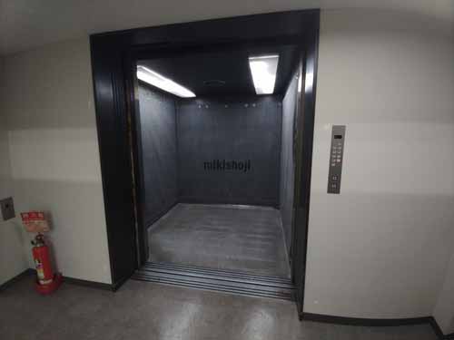 キング大阪ビル エレベーターホール1