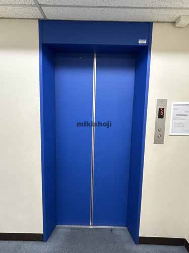 八百治ビル エレベーターホール1
