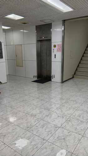 博多光和ビル エレベーターホール1