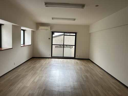 内山東光ビル 貸室内1