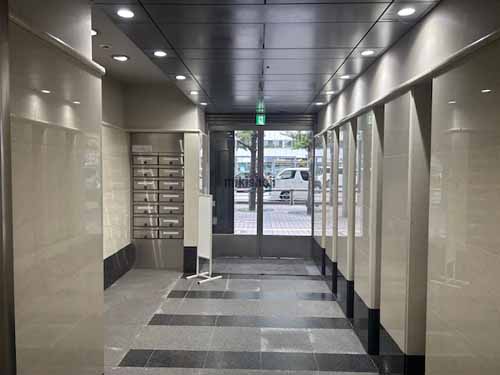 渡辺地所福岡駅前ビル エントランス2