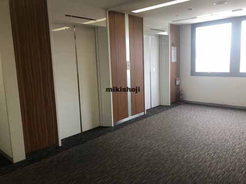 川辺新宿御苑前ビル エレベーターホール1