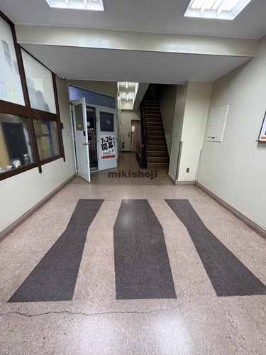 石倉ビル エントランス1