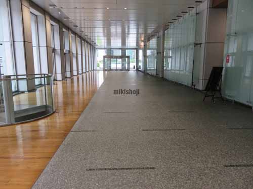 新宿野村ビル エントランス2