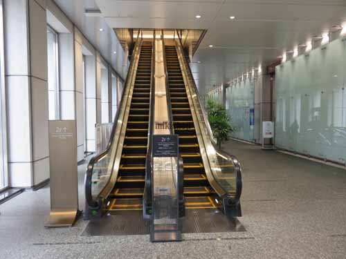 新宿野村ビル エントランス3