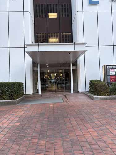 日土地ビル エントランス1