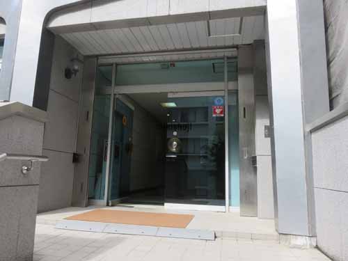 理工図書ビル エントランス2