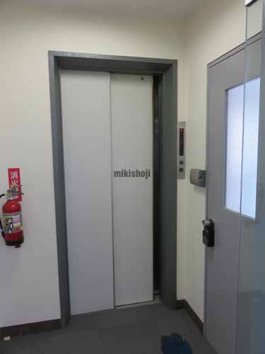 理工図書ビル エレベーターホール1