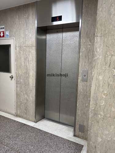 八重洲中央ビル エレベーターホール1