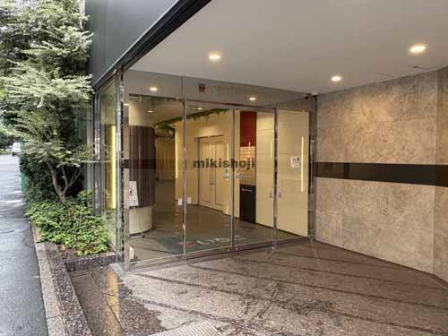 いちご神宮前ビル エントランス1