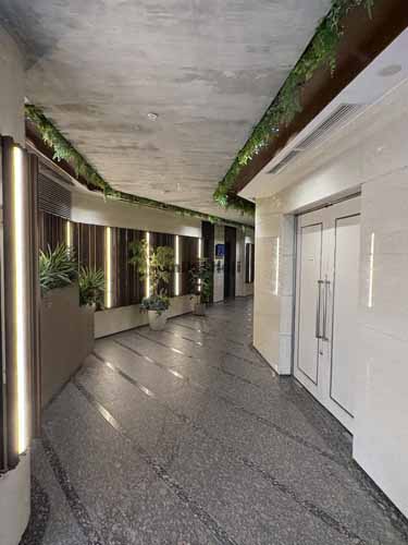 いちご神宮前ビル エントランス2