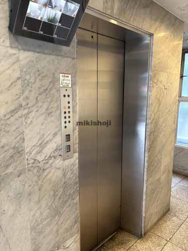 愛光舎ビル エレベーターホール1
