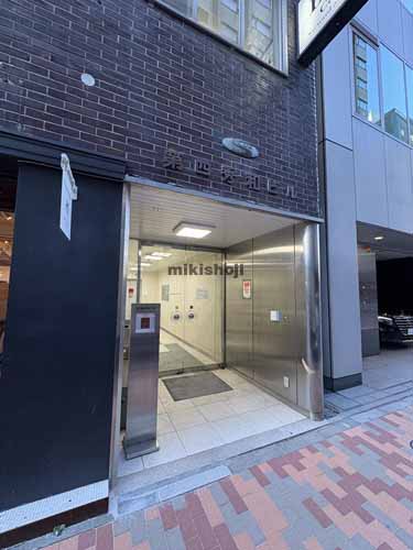 第４秀和ビル エントランス1