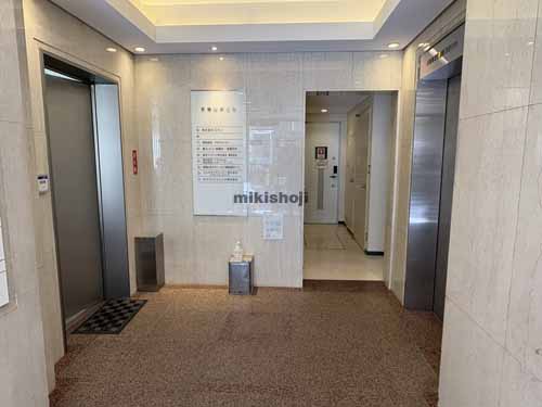 京橋の京橋山本ビル エレベーターホール1