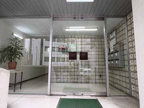 荒木ビル エントランス2