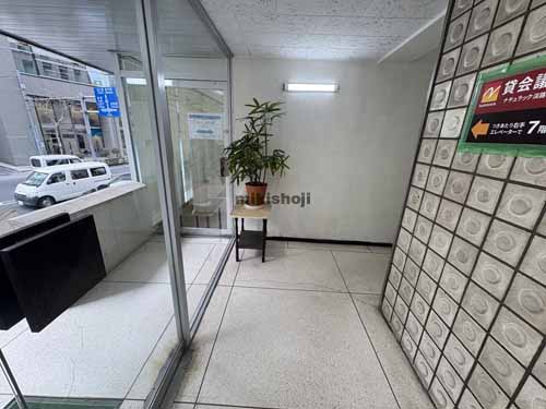 荒木ビル エントランス3