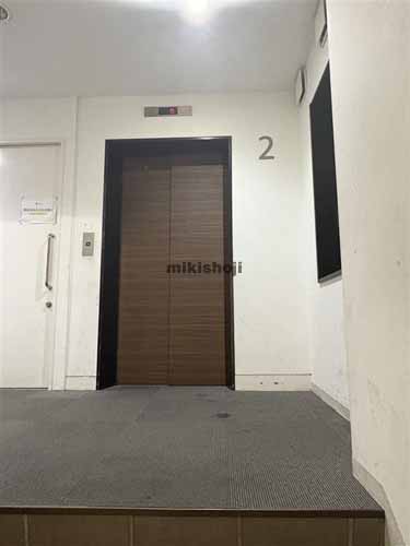 山﨑西新宿ビル エレベーターホール1
