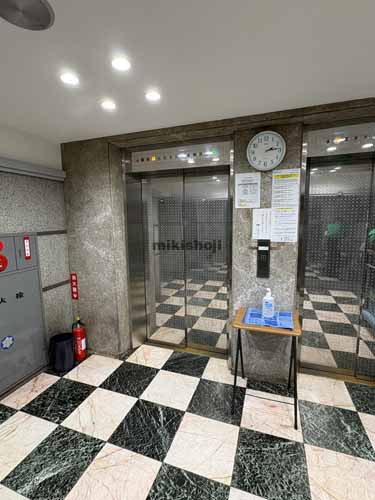 銀座のニューギンザビル１号館 エレベーターホール1
