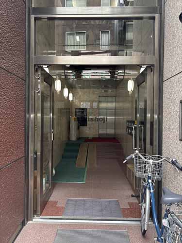 直平ビル エントランス1
