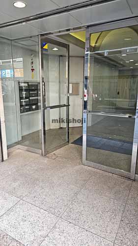 辰ビル エントランス1