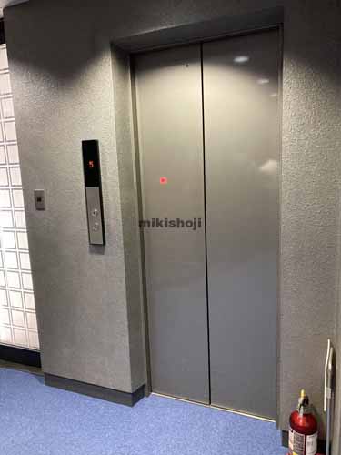 高浦ビル エレベーターホール1