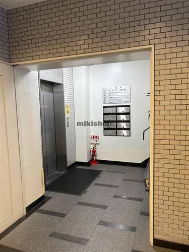 山田ビル エレベーターホール1