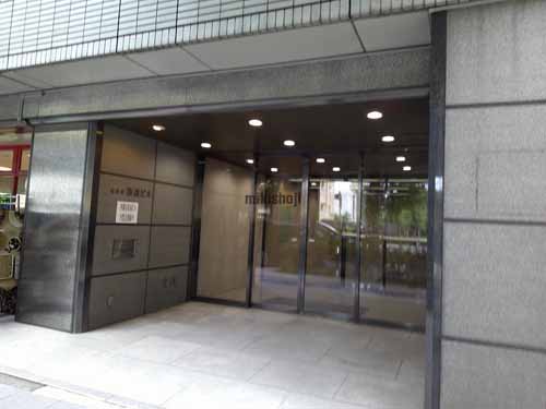 代々木・元代々木町の西新宿松屋ビル エントランス2