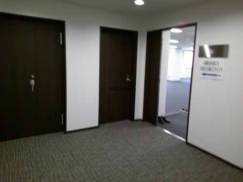 代々木・元代々木町の西新宿松屋ビル エレベーターホール1