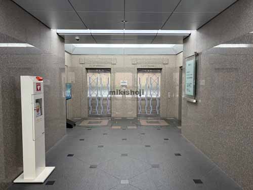 九段南の麹町ビル エレベーターホール1