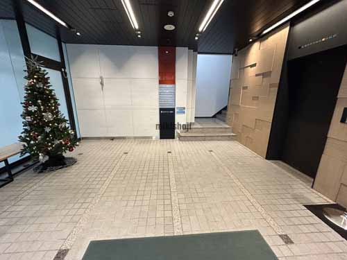 いちご箱崎ビル エントランス2