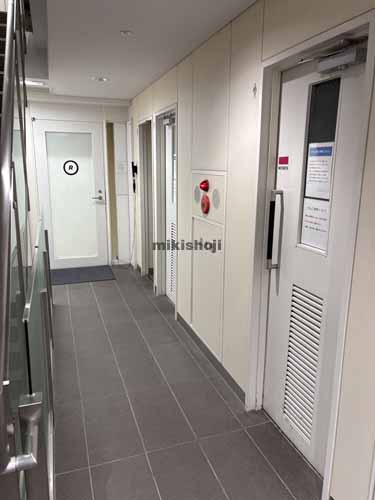 喜助新虎通りビル エントランス4