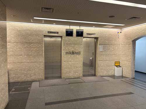 タニビル エレベーターホール1