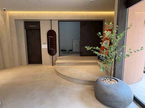 ＣＯＬＯＲ・ＵＳ銀座東 エントランス1