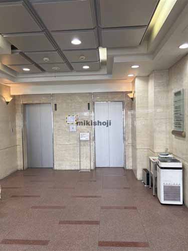 新橋山根ビル エレベーターホール1