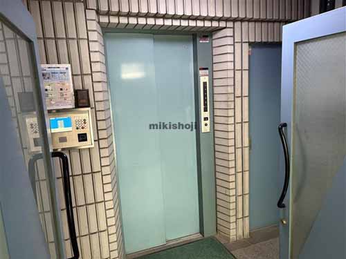 山茂登ビル エレベーターホール3