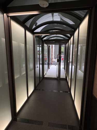 六本木のオーイズミ六本木ビル エントランス1