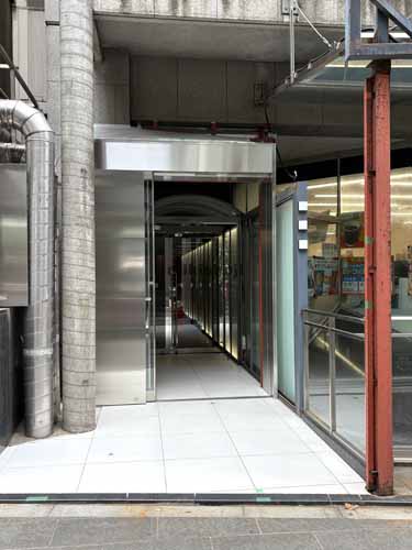 六本木のオーイズミ六本木ビル エントランス2