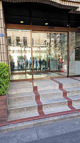 銀一パークビル エントランス1