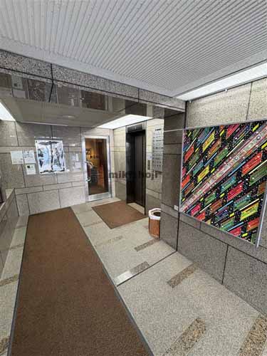 芝大門のＩＺＵＭＩビル エントランス1