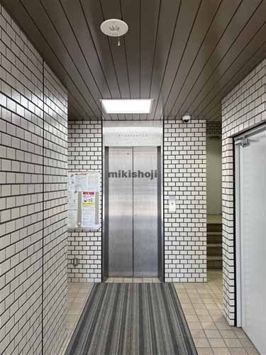 南青山の南青山渡辺ビル エレベーターホール1