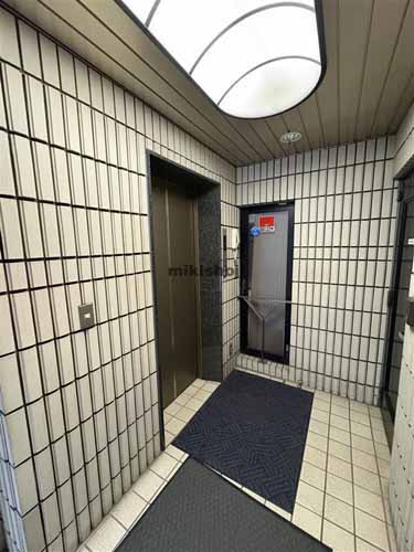 青山深見ビル エレベーターホール1