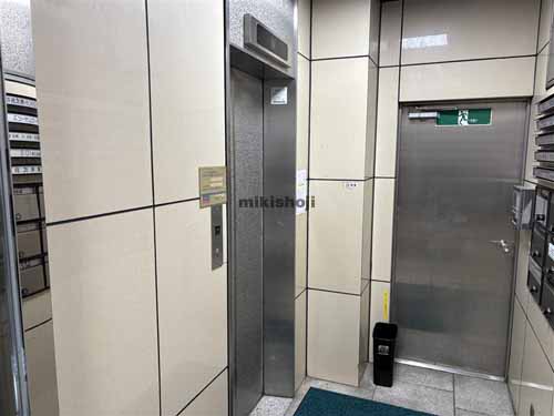 村山ビル エレベーターホール1