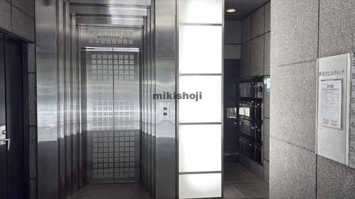 新宿・歌舞伎町の新宿光ビルディング エレベーターホール2